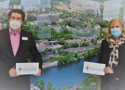 Sebastian Güldner (Kaufmännischer Leiter Leopoldina-Krankenhaus Schweinfurt), Mandy Leonhardt-Meyer (Regionalleiterin Süd Wir für Gesundheit GmbH)