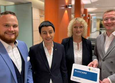 v.l.n.r.: Patrick Steeger (Geschäftsführer und Regionalleiter Nord-West Wir für Gesundheit GmbH), Elisabeth Sandbrink (Geschäftsführerin Pius Hospital Oldenburg), Sabine Neumann (Leiterin des Betriebswirtschaftlichen Controlling im Pius-Hospital Oldenburg), Silvio Rahr (Geschäftsführer Wir für Gesundheit GmbH)